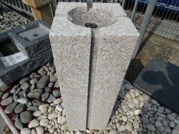 4-Eck Brunnen mit senkrechten Einschnitten L