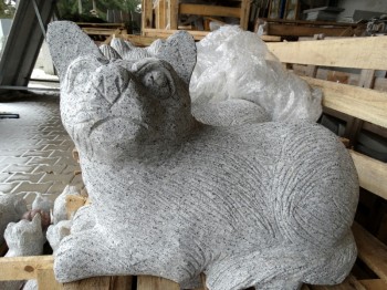 Katze Granit grau fein geschliffen groß