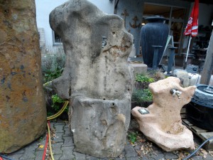 Rustikaler Natursteinbrunnen XL