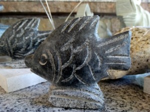 Fisch Granit schwarz poliert 10 cm