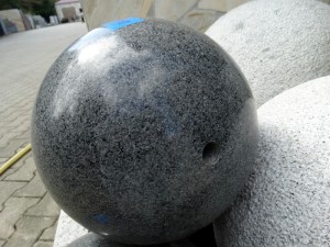 Kugel anthrazit Granit 20 cm poliert