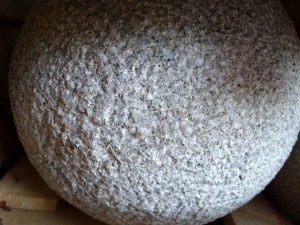 Kugel Granit grau gestockt Ø 30 cm