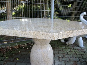 Tisch achteckig Granit gelb 120 cm Durchmesser